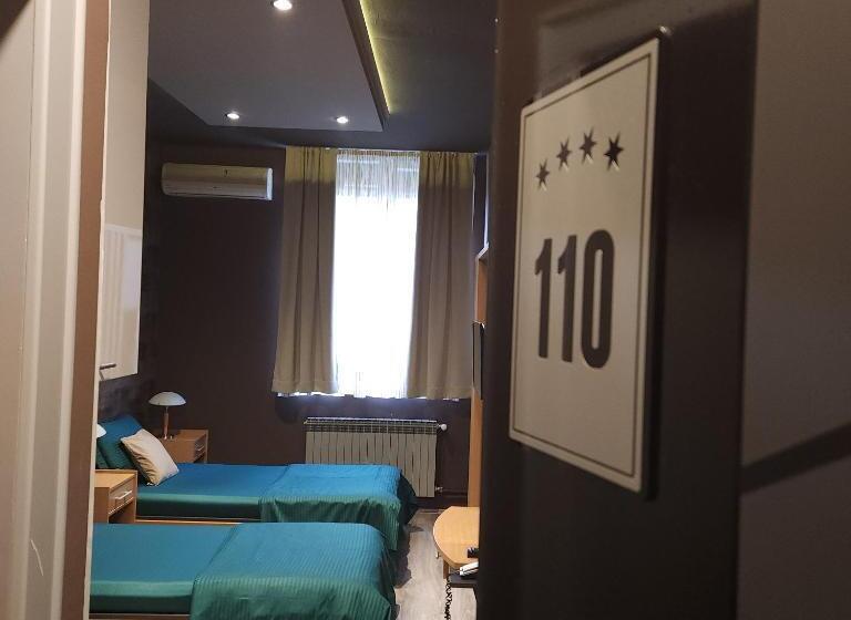 اتاق لوکس چهار تخته, In Club