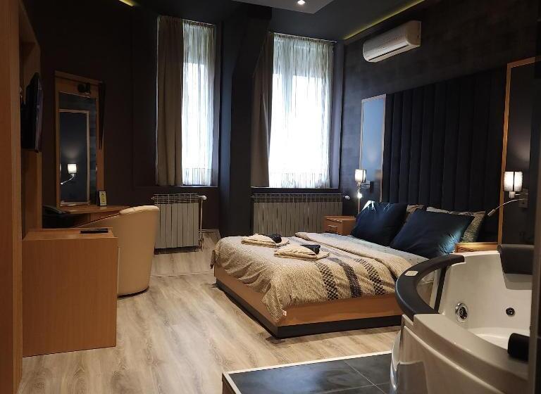 اتاق استاندارد با وان آب گرم, In Club