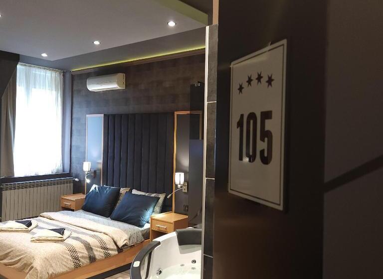 اتاق استاندارد با وان آب گرم, In Club