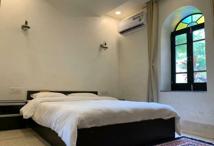 חדר דלוקס, Magan Niwas