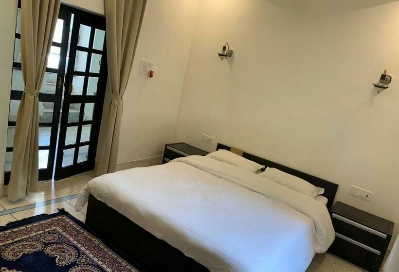 اتاق لوکس, Magan Niwas