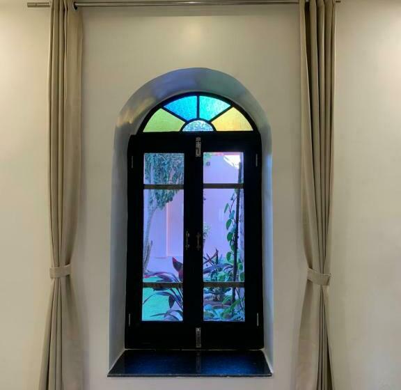 חדר דלוקס, Magan Niwas