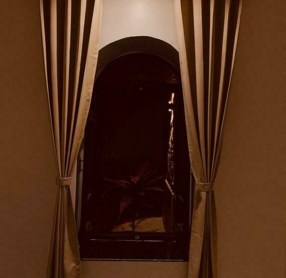 חדר דלוקס, Magan Niwas