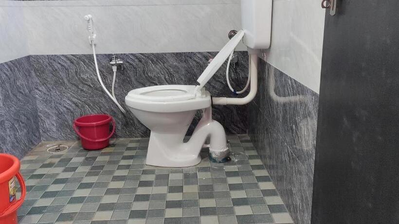 חדר אקונומי, Staymaker Madhu Residency