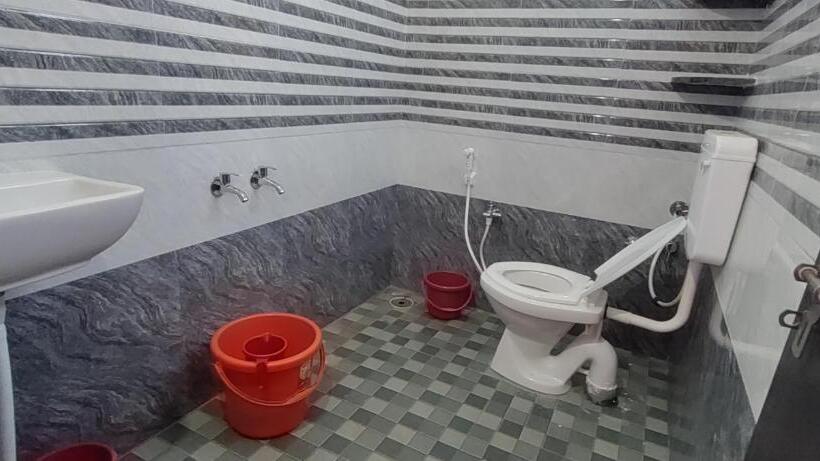 חדר אקונומי, Staymaker Madhu Residency