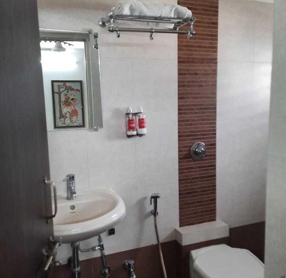 اتاق کلاسیک سه تخته, Spot On Hotel The Annie