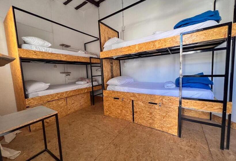 تختخواب در اتاق مشترک, Casa Montaña