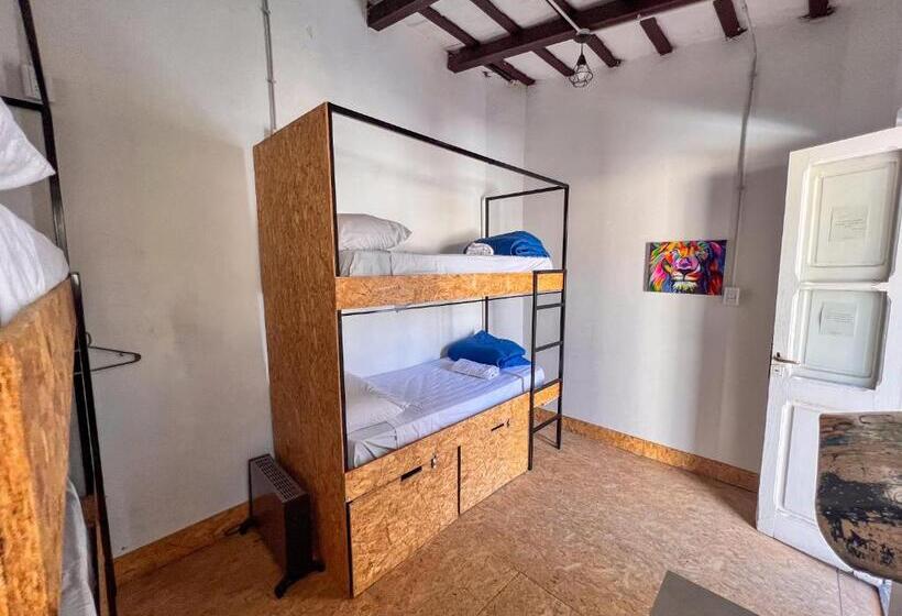 تختخواب در اتاق مشترک, Casa Montaña