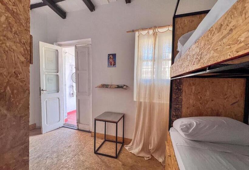 تختخواب در اتاق مشترک, Casa Montaña