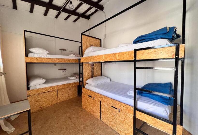 تختخواب در اتاق مشترک, Casa Montaña