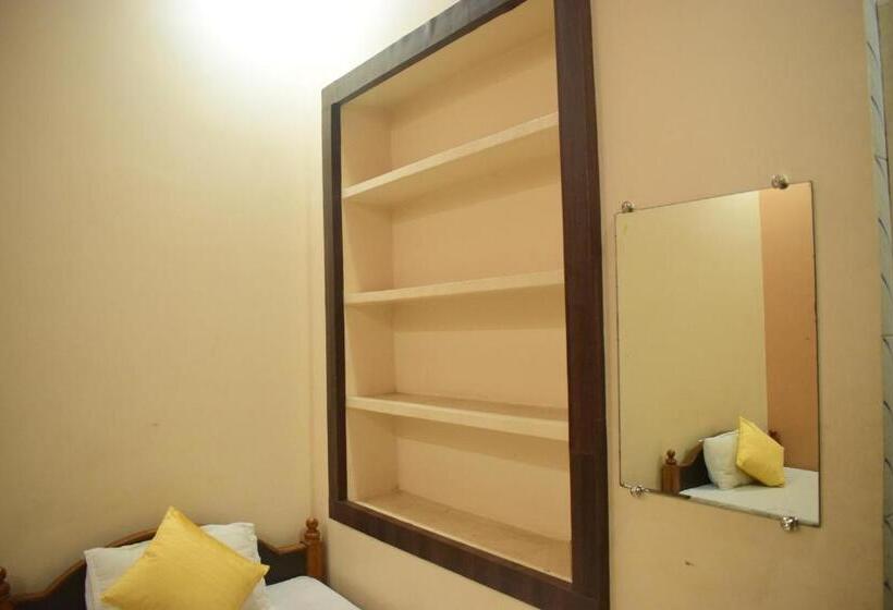 חדר אקונומי, Shakuntla Palace