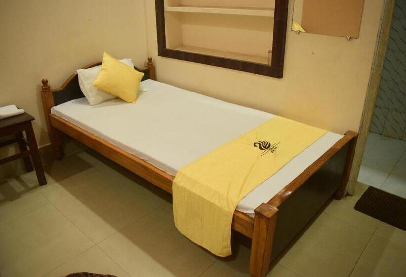 חדר אקונומי, Shakuntla Palace