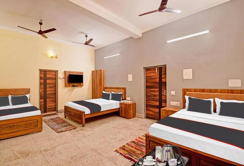 トリプルクラシックルーム, Collection O Nilanjana