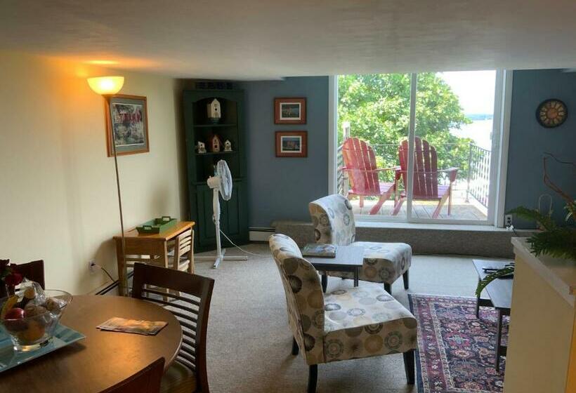 발코니가 있는 스위트, Chateau Country Inn