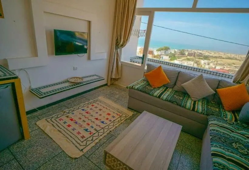 استودیو استاندارد با بالکن, Big Blue Guest House