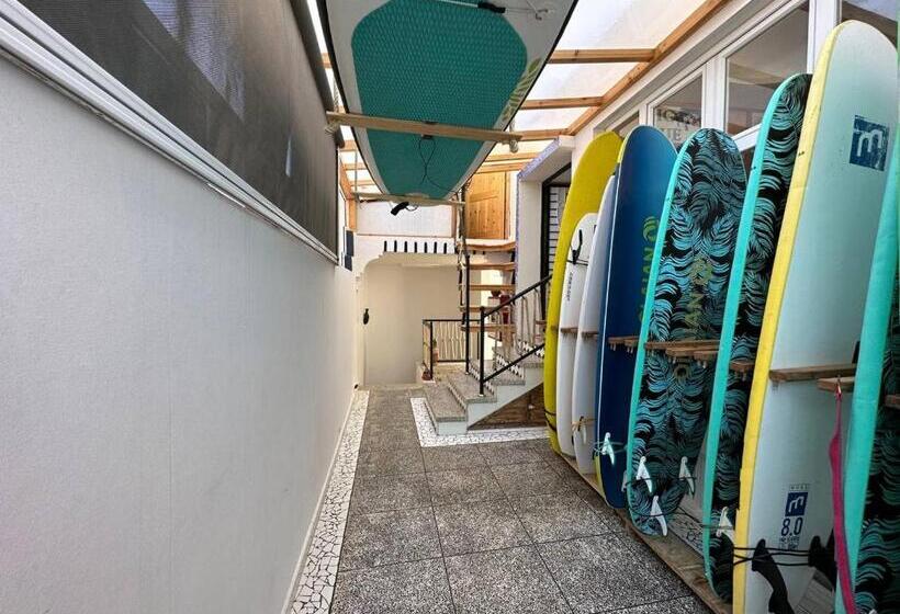 스탠다드 4인용 룸 공용 욕실, Big Blue Guest House