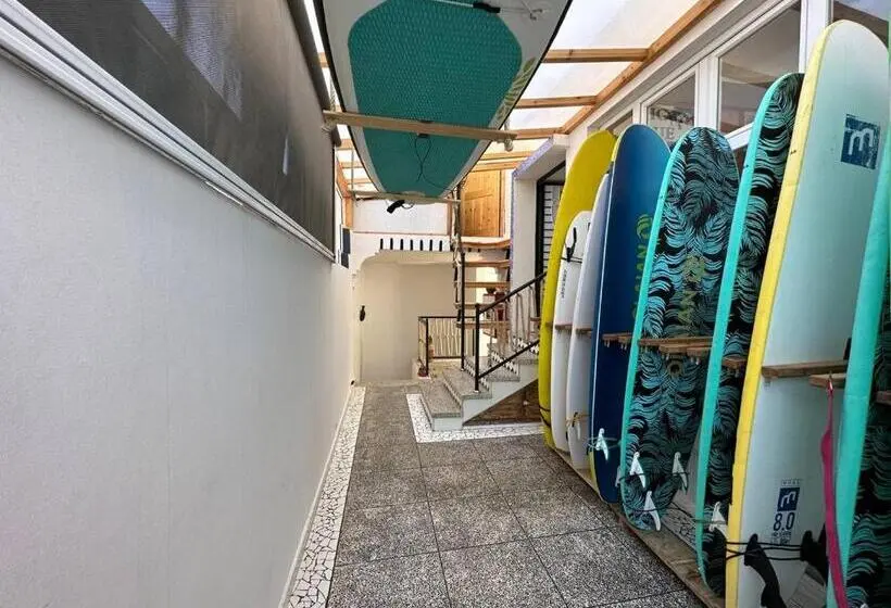 اتاق استاندارد چهارنفره با سرویس بهداشتی مشترک, Big Blue Guest House