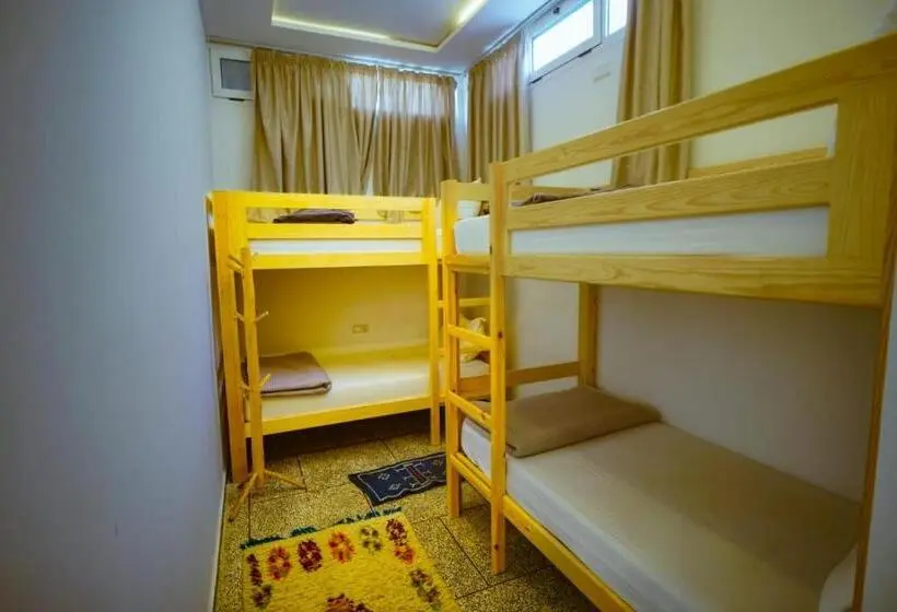 اتاق استاندارد چهارنفره با سرویس بهداشتی مشترک, Big Blue Guest House