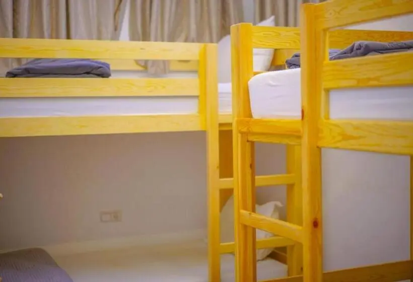 اتاق استاندارد چهارنفره با سرویس بهداشتی مشترک, Big Blue Guest House