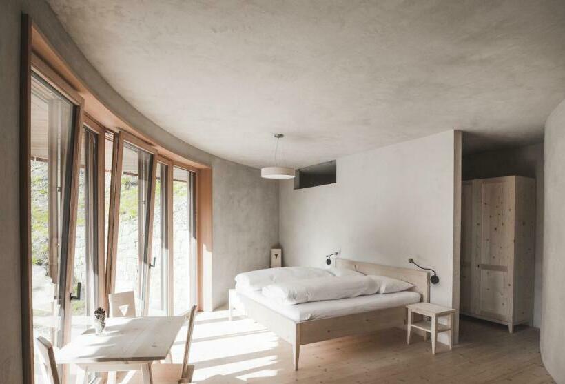 Семейный Номер, Einäugl Briol