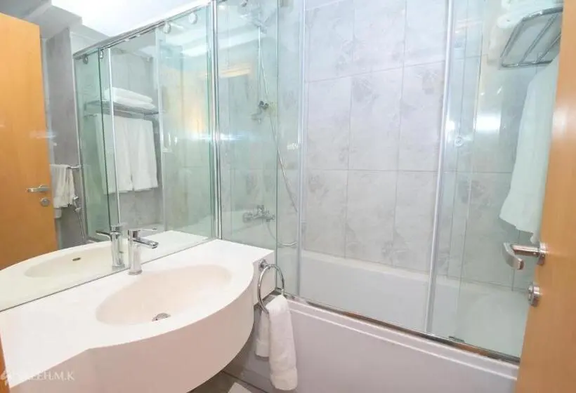 اتاق استاندارد چهار تخته, Nawazi Towers