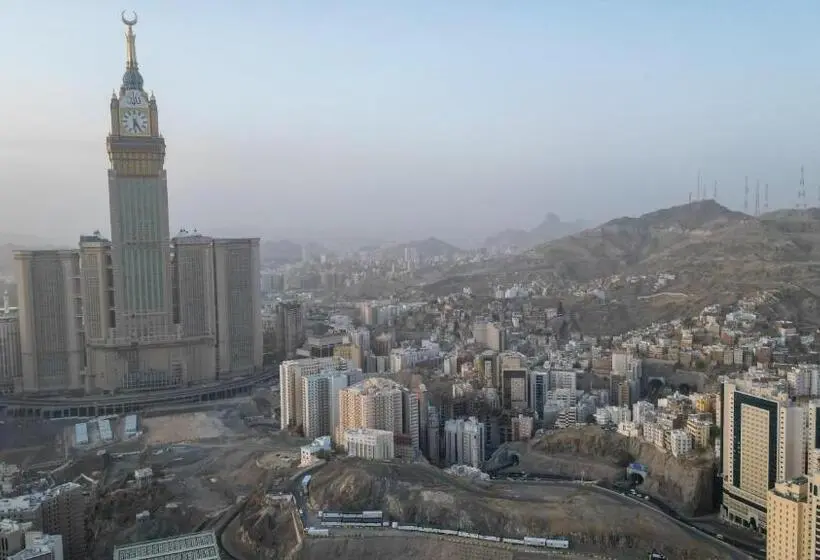 اتاق استاندارد سه تخته با چشم‌انداز, Nawazi Towers