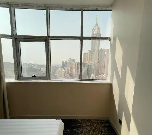 اتاق استاندارد سه تخته با چشم‌انداز, Nawazi Towers