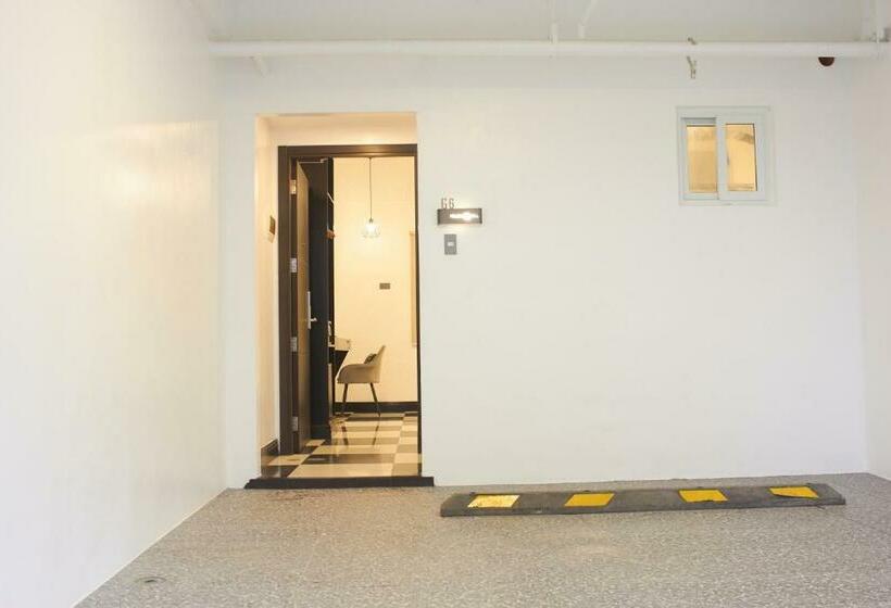 اتاق لوکس با تخت بزرگ, The Blu