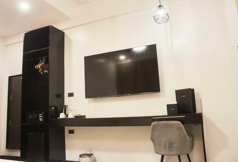 اتاق لوکس با تخت بزرگ, The Blu