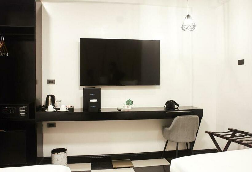 اتاق لوکس, The Blu