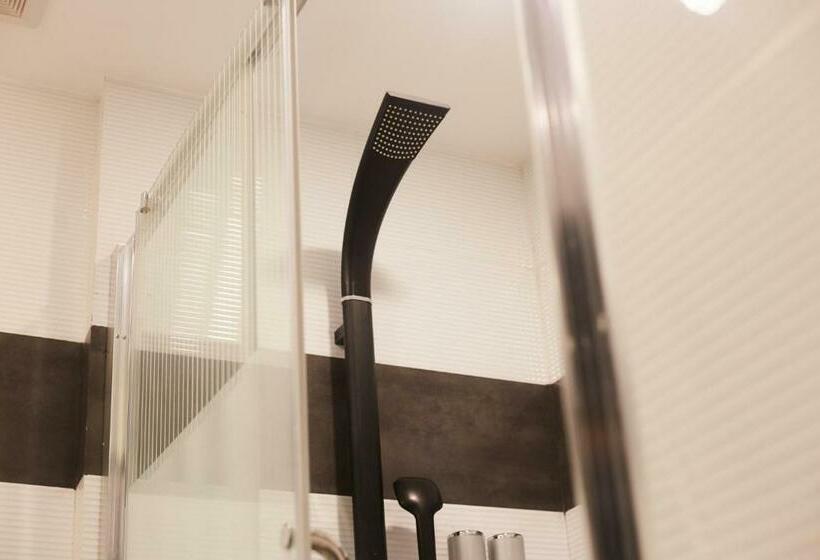 اتاق لوکس, The Blu