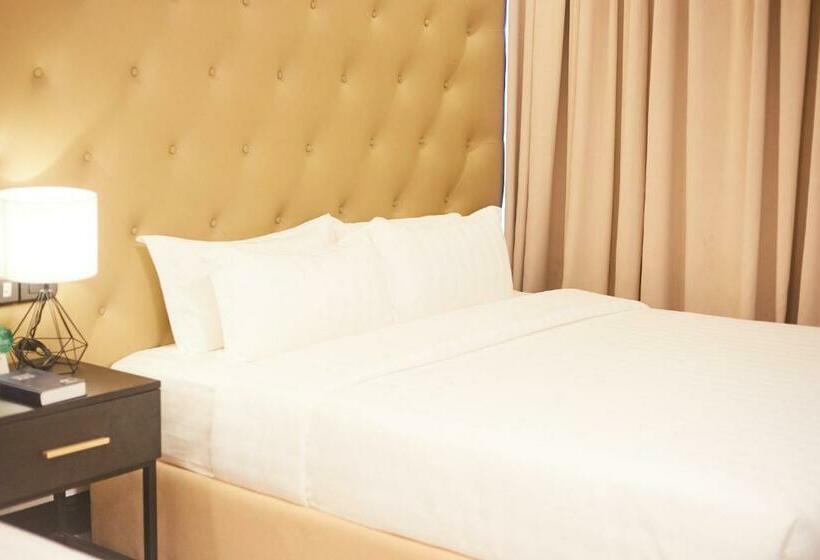 اتاق خانوادگی, The Blu