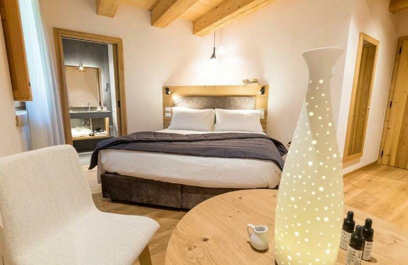 Полулюкс, Aura Relais