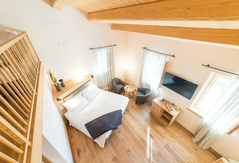 Люкс, Aura Relais