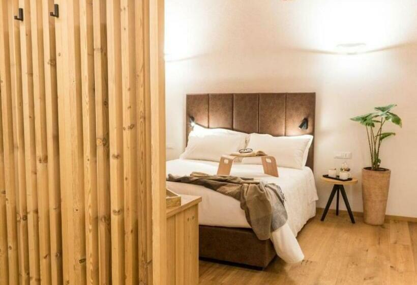 Люкс, Aura Relais