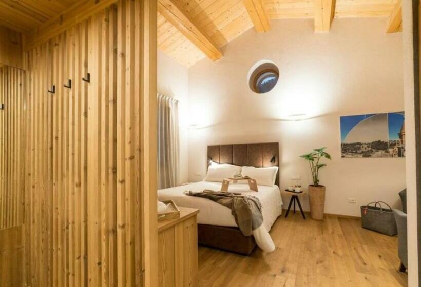 Люкс, Aura Relais