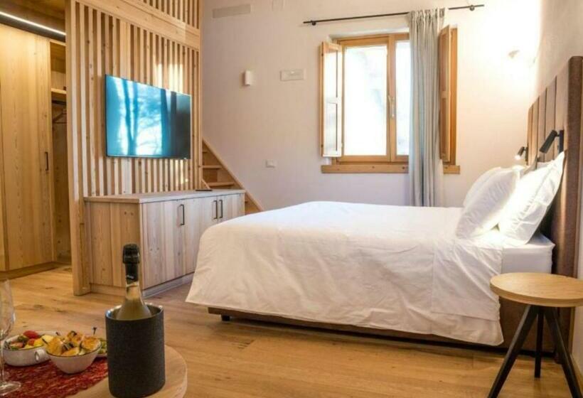 Люкс, Aura Relais