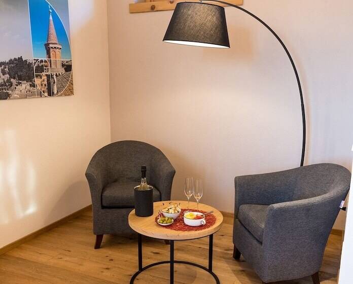 Люкс, Aura Relais