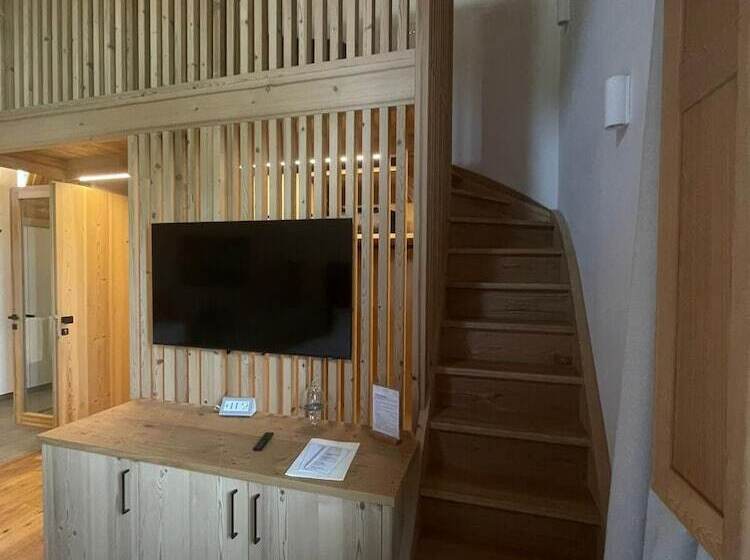 Люкс, Aura Relais