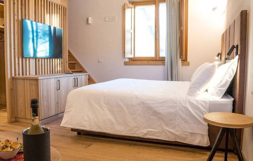 Люкс, Aura Relais