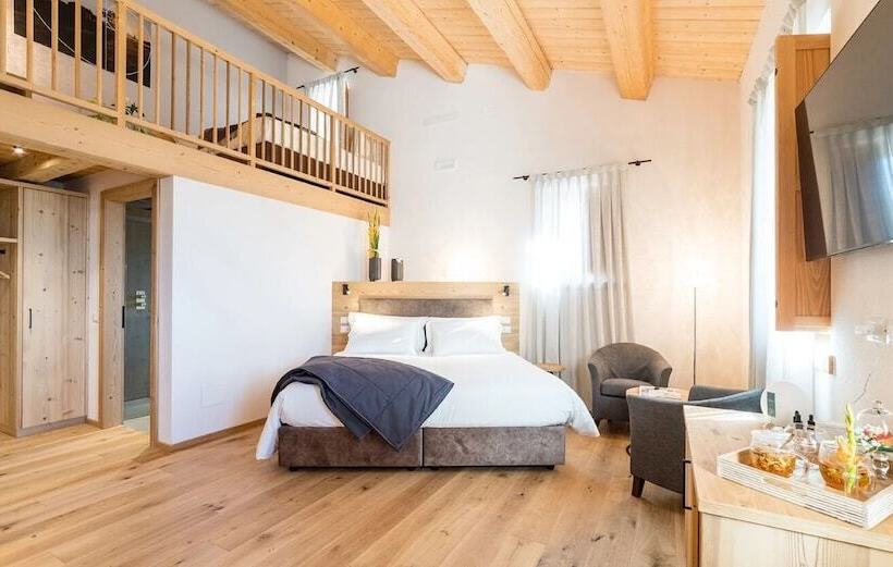 Люкс, Aura Relais