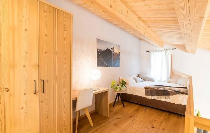 Люкс, Aura Relais