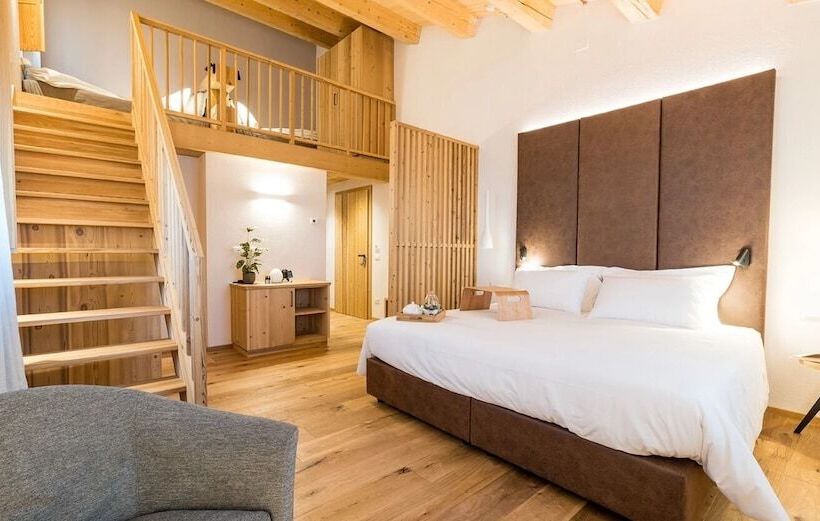 Люкс, Aura Relais