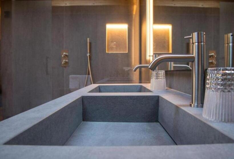 Президентский Люкс, Aura Relais