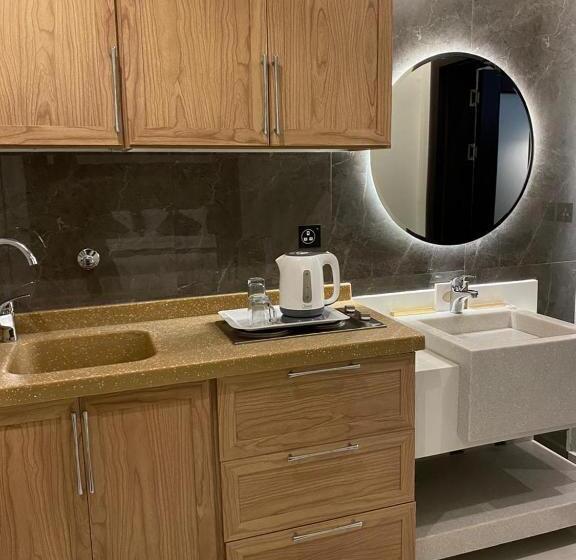 إستوديو قياسى سرير كينج, فندق الأفنيوز بالرس