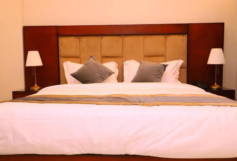 Suite Familiale, فندق الأفنيوز بالرس