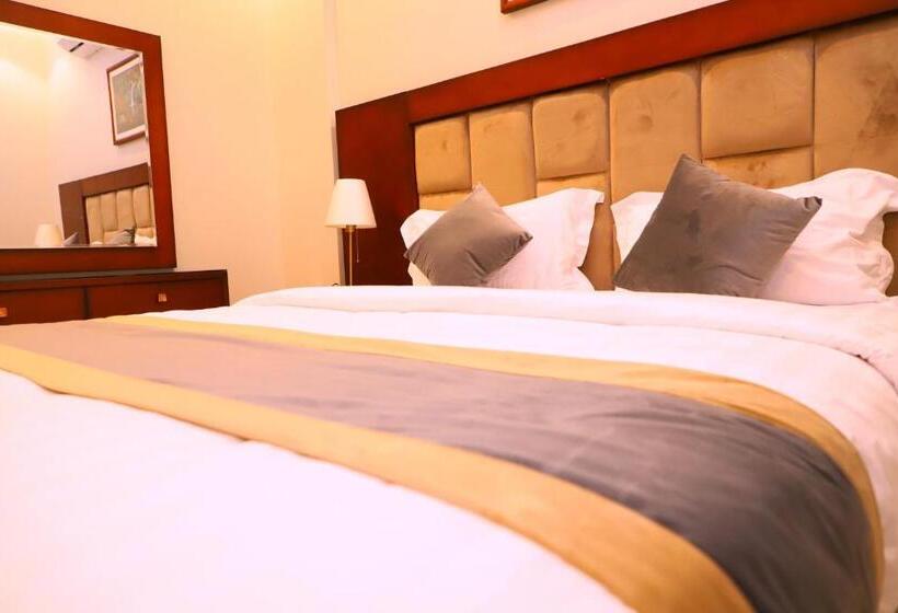 جناح عائلي, فندق الأفنيوز بالرس