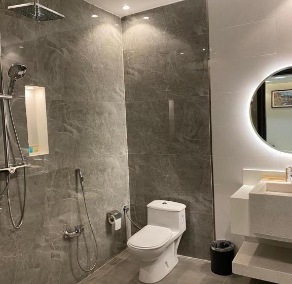 Suite 2 Chambres, فندق الأفنيوز بالرس