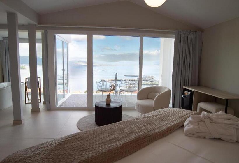 اتاق لوکس با بالکن و چشمانداز دریا, Otantus