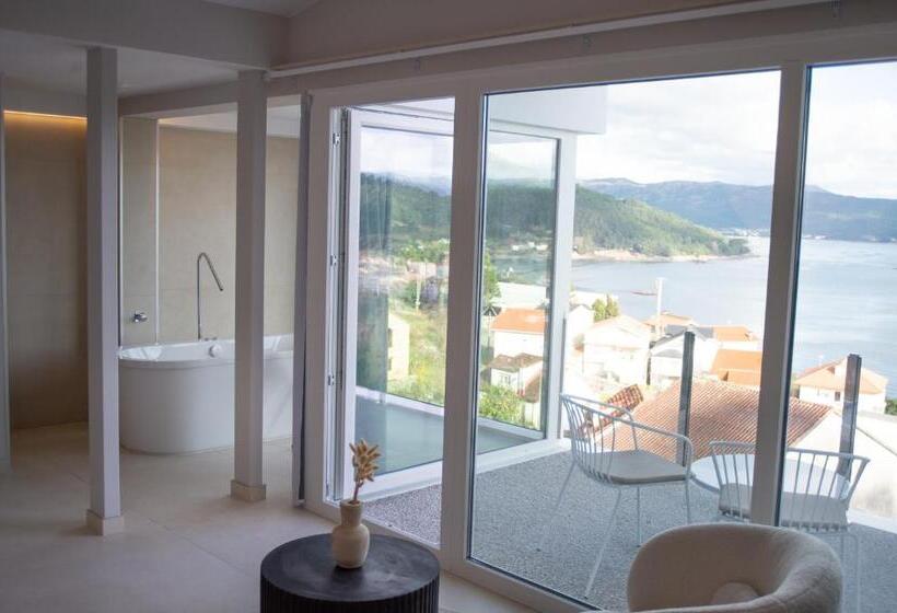 اتاق لوکس با بالکن و چشمانداز دریا, Otantus